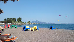Foto von Raches faros beach und die siedlung