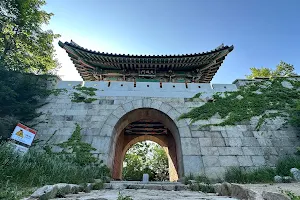 Daeseongmun Gate image