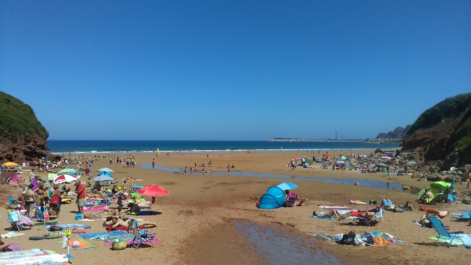 Xivares Plajı'in fotoğrafı geniş plaj ile birlikte