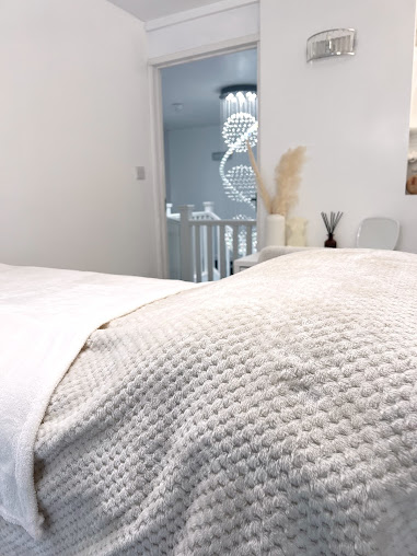 هولي لين جماليات - Holly Lane Aesthetics