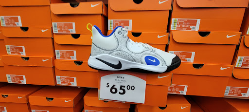 Shoe Store «Shoe Carnival», reviews and photos, 2105 N Prospect Ave, Champaign, IL 61822, USA