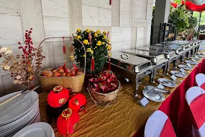 Lynn's Catering image