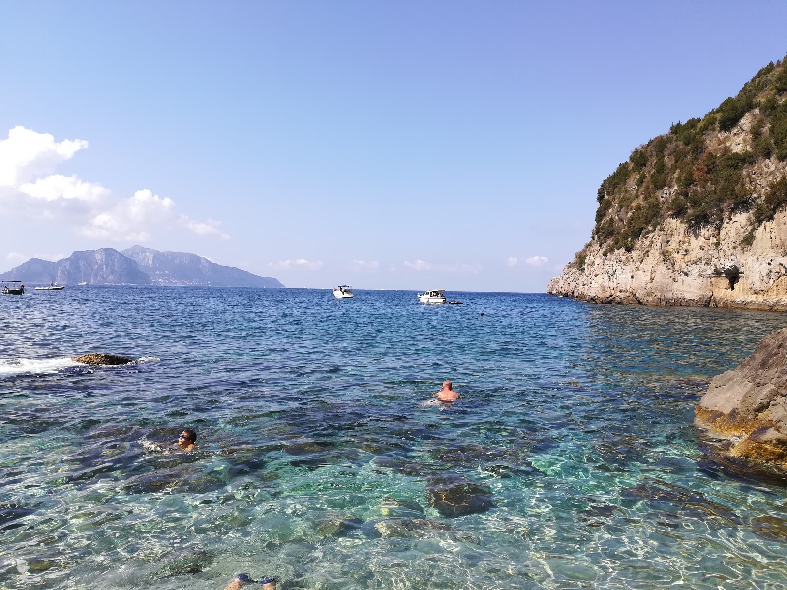 Cala di Mitigliano Beach'in fotoğrafı kirli temizlik seviyesi ile