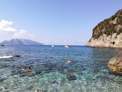 Cala di Mitigliano Beach'in fotoğrafı kirli temizlik seviyesi ile