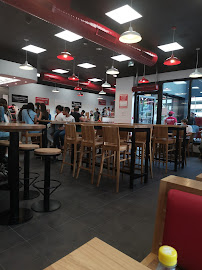 Atmosphère du Restaurant de hamburgers Five Guys Franconville - n°14