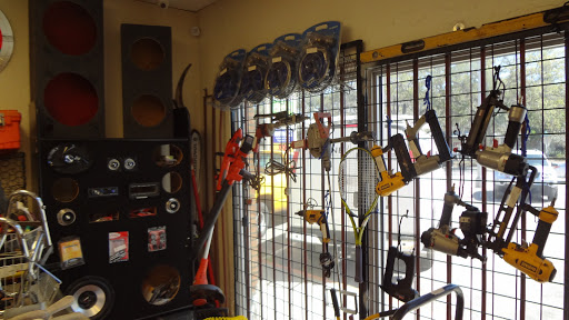 Pawn Shop «Mad Dog Pawn», reviews and photos, 3324 Manatee Ave W, Bradenton, FL 34205, USA