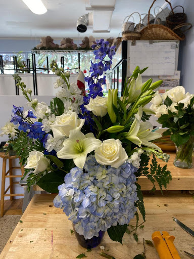 Florist «BloomTown Florist», reviews and photos, 218 W Bay Dr, Largo, FL 33770, USA