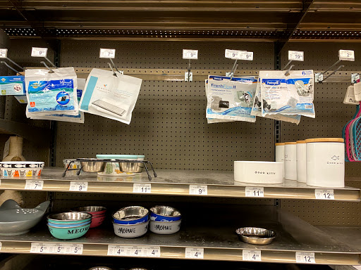 Pet Supply Store «Unleashed by Petco», reviews and photos, 520 S 23rd St, Philadelphia, PA 19146, USA