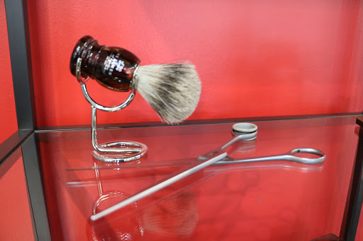 Barber Shop «Hinsdale Barber Shop», reviews and photos, 20 W Hinsdale Ave, Hinsdale, IL 60521, USA