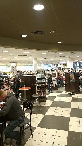 Book Store «Barnes & Noble», reviews and photos, 5132 W Saginaw Hwy, Lansing, MI 48917, USA