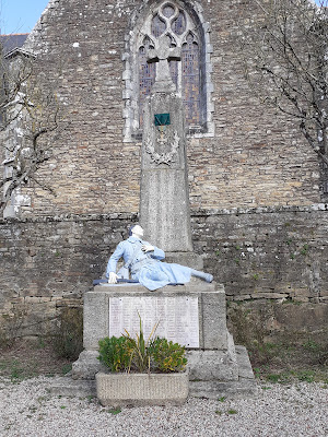Monument aux morts à Molac