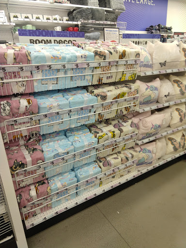 Shopping Mall «Merle Hay Mall», reviews and photos, 3800 Merle Hay Rd, Des Moines, IA 50310, USA