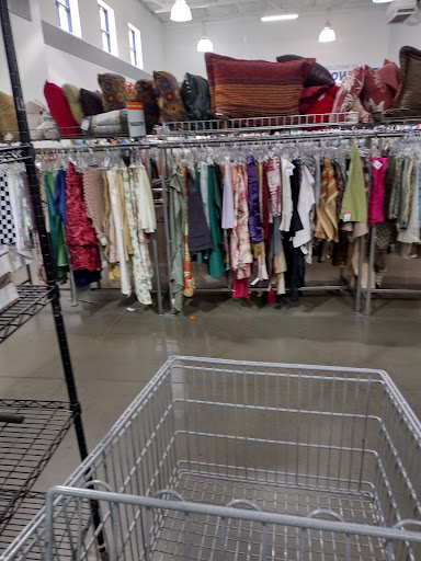 Thrift Store «Happy Valley Goodwill Retail Store & Donation Center», reviews and photos, 1565 W Happy Valley Rd, Phoenix, AZ 85085, USA