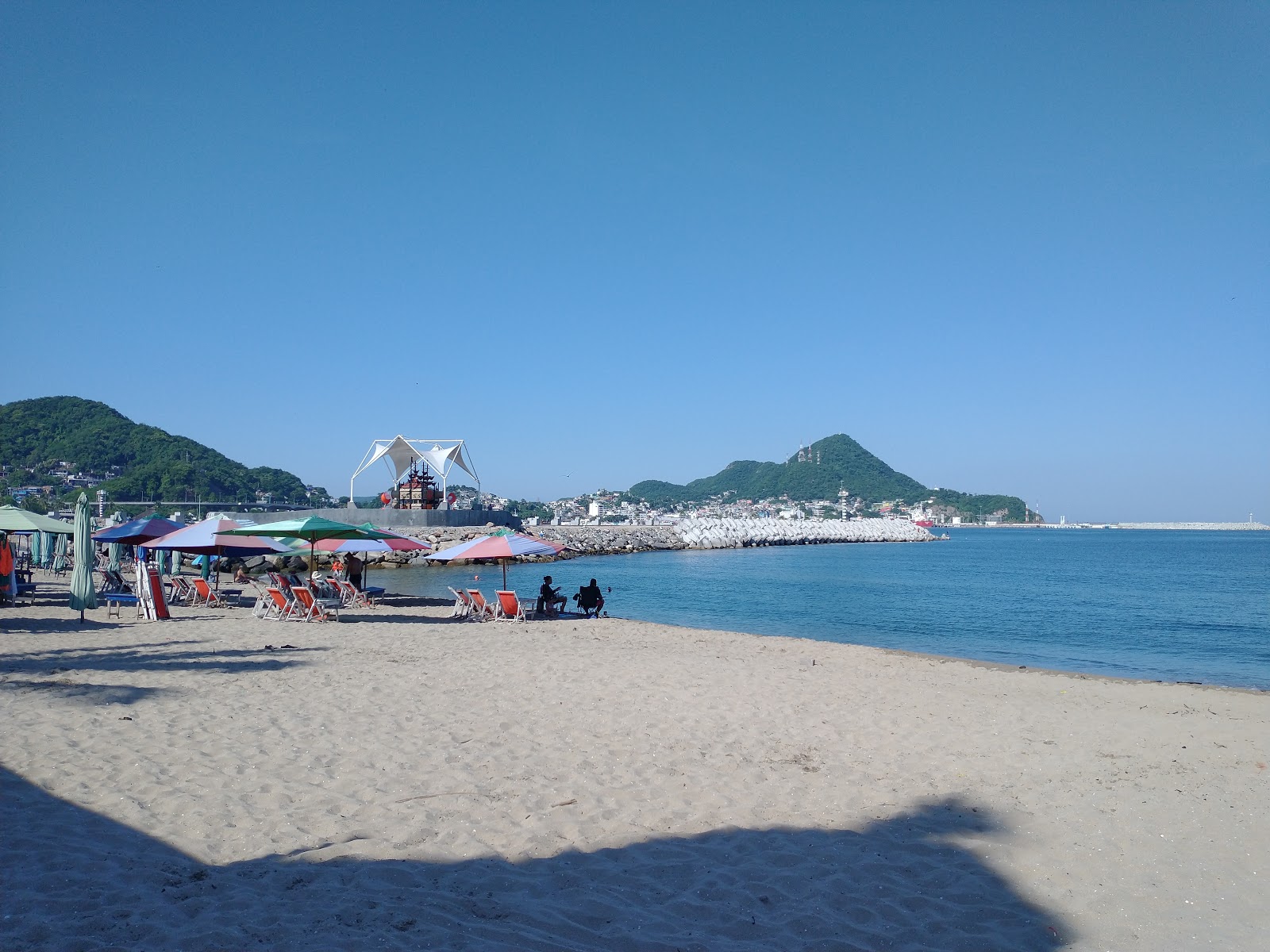 Foto van Playa Las Brisas en de nederzetting