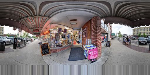 Gift Shop «Geneva Gifts», reviews and photos, 150 Broad St, Lake Geneva, WI 53147, USA