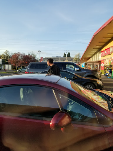 Grocery Store «Grocery Outlet Bargain Market», reviews and photos, 354 S 1st Ave, Hillsboro, OR 97123, USA