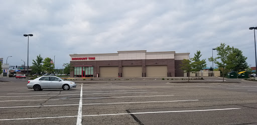 Tire Shop «Discount Tire Store - Maple Grove, MN», reviews and photos, 16485 County Rd 30, Maple Grove, MN 55311, USA