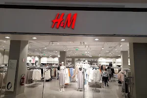 H&M image