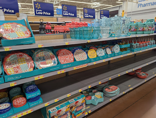 Department Store «Walmart Supercenter», reviews and photos, 415 34th St N, Dilworth, MN 56529, USA