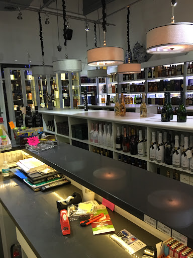 Liquor Store «Doral Wine & Spirits», reviews and photos, 10411 NW 41st St, Doral, FL 33178, USA