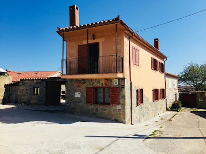 casa rural La Casa de Siesta y Brisca - C. Curvaturas, 22, 05145 Manjabálago, Ávila, Spain