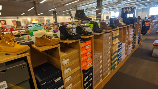 Shoe Store «DSW Designer Shoe Warehouse», reviews and photos, 11500 Burleigh St., Wauwatosa, WI 53222, USA