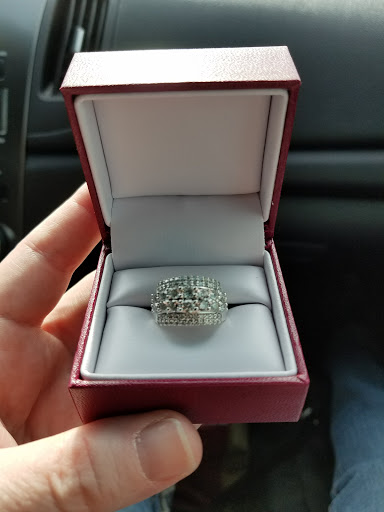 Jewelry Store «Helzberg Diamonds», reviews and photos, 2174 E Williams Field Rd #110, Gilbert, AZ 85296, USA