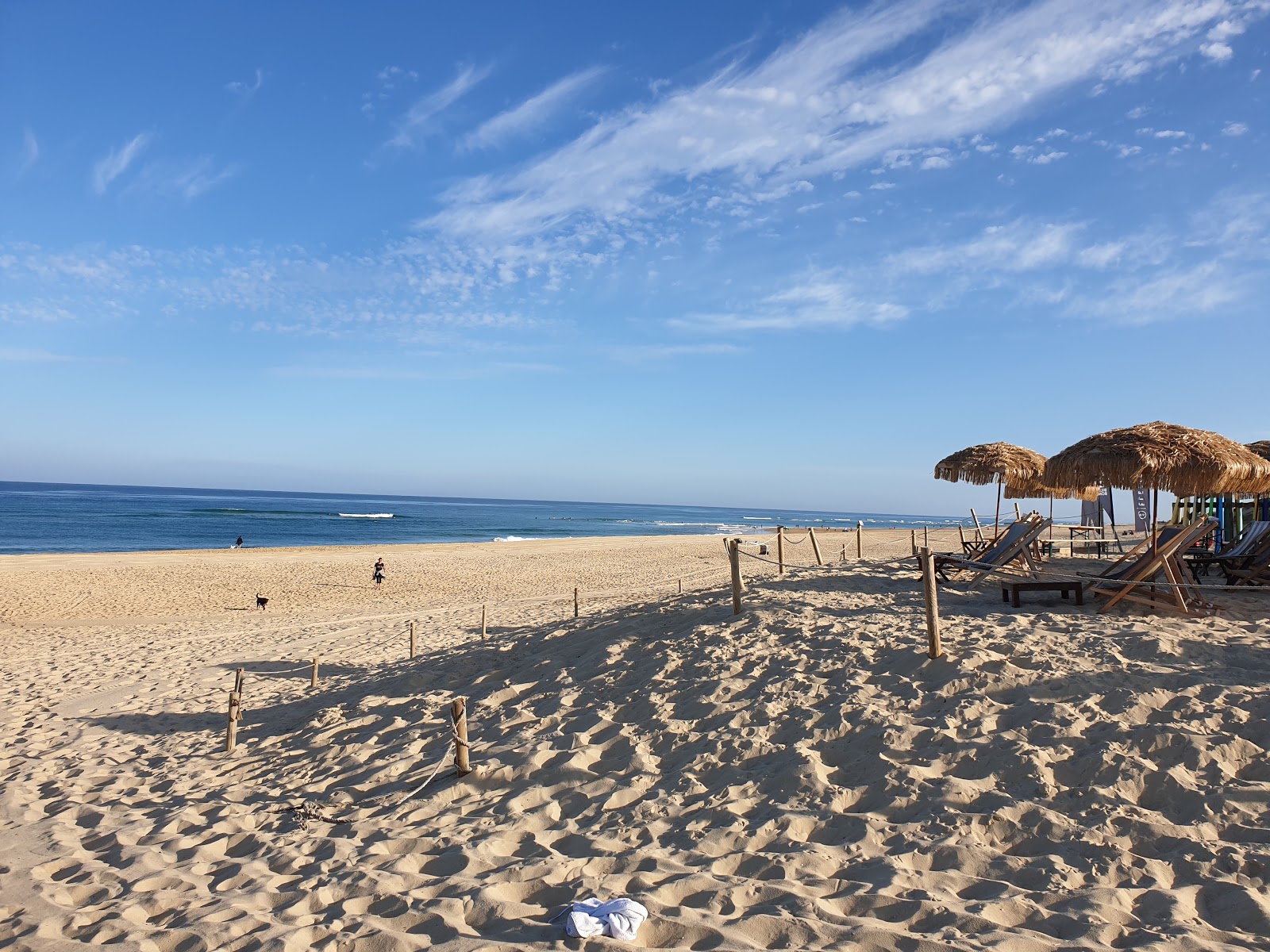 Fotografie cu Plage des Bourdaines și așezarea