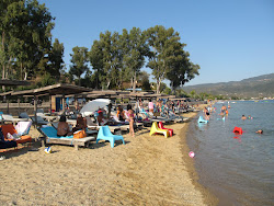 Foto von Maounis beach annehmlichkeitenbereich