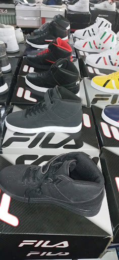 Shoe Store «Shoe Warehouse», reviews and photos, 3230 Troost Ave, Kansas City, MO 64109, USA