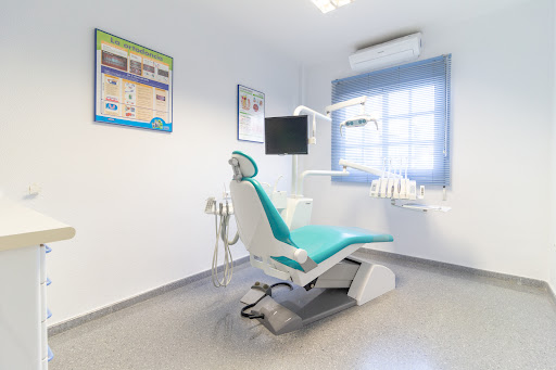 CLINICA DENTAL Dra. PILAR GRANA I Dentista Puerto  - C. Lope de Rueda, 170, 29190 Málaga