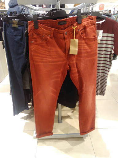 Stores to buy men's chino pants Antwerp