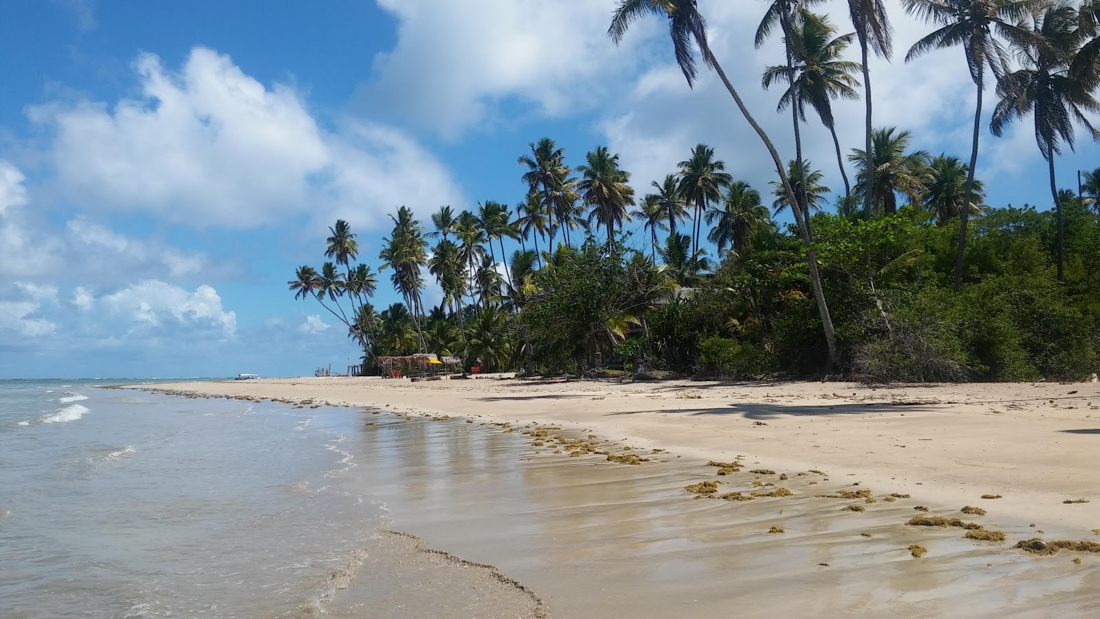 Foto de Praia do Bainema com areia brilhante superfície