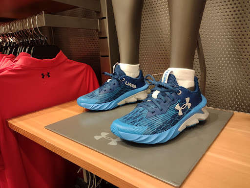 Clothing Store «Under Armour Factory House», reviews and photos, 3026 Outlet Dr, Edinburgh, IN 46124, USA