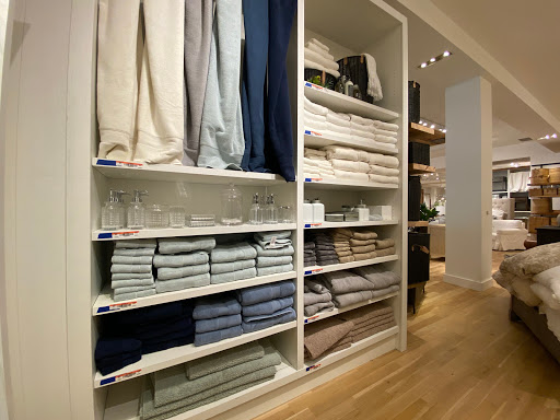 Furniture Store «Pottery Barn», reviews and photos, 10000 Research Blvd B02A, Austin, TX 78759, USA