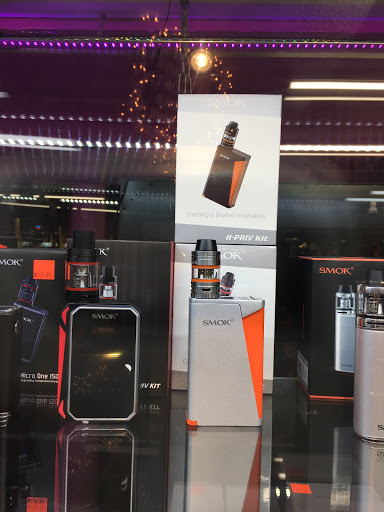 Body Piercing Shop «Vibes Smoke Shop & Piercing», reviews and photos, 1222 El Camino Real, Redwood City, CA 94061, USA