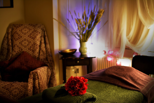 Reviews of Màra Holistic Therapies in London - Massage therapist