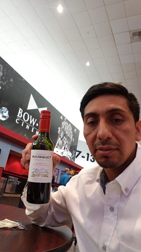 Movie Theater «Bow Tie Cinemas Marquis 16 & BTX Theater», reviews and photos, 100 Quarry Rd, Trumbull, CT 06611, USA