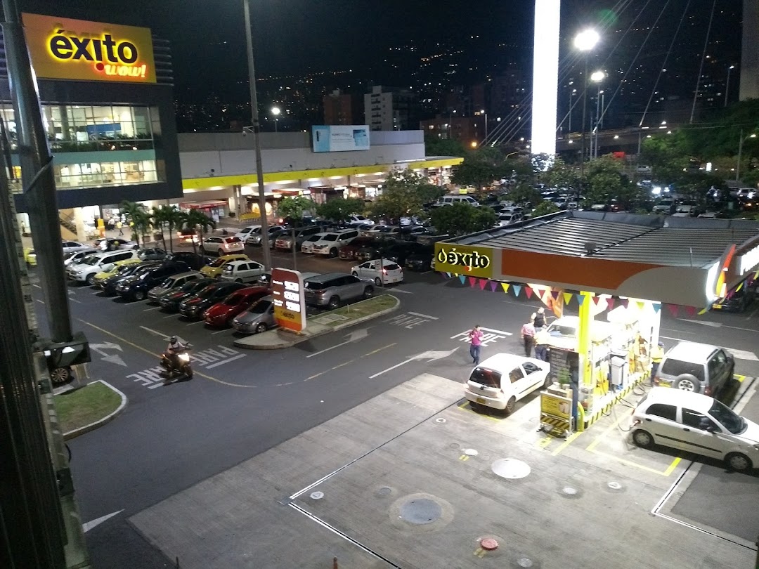 Gasolinera Esso Exito