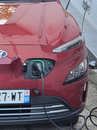 Borne de recharge de véhicules électriques Freecharge Clichy