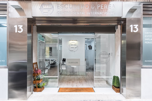 Centro Dental Internacional Blanqueamiento Ortodoncia Limpieza Dental Implantes Dentales Odontopediatría , Carillas Dentales