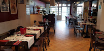 Atmosphère du Restaurant Le Bistrot du Théatre à Jouy-le-Moutier - n°10
