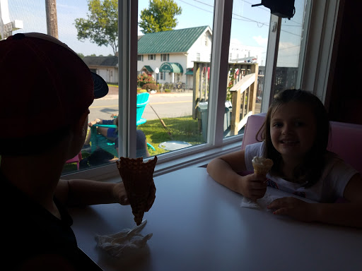 Dessert Shop «Chitterchats», reviews and photos, 846 Main St, Reedville, VA 22539, USA