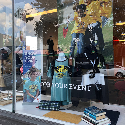 Custom T-shirt Store «CustomInk - Custom T-shirt Store - Richmond», reviews and photos, 3401 W Cary St, Richmond, VA 23221, USA