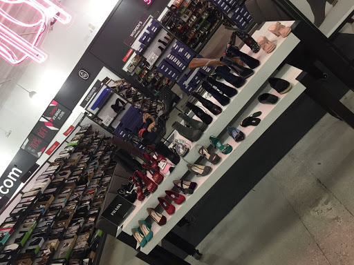 Department Store «Saks OFF 5TH», reviews and photos, 21500 Victory Blvd, Woodland Hills, CA 91367, USA