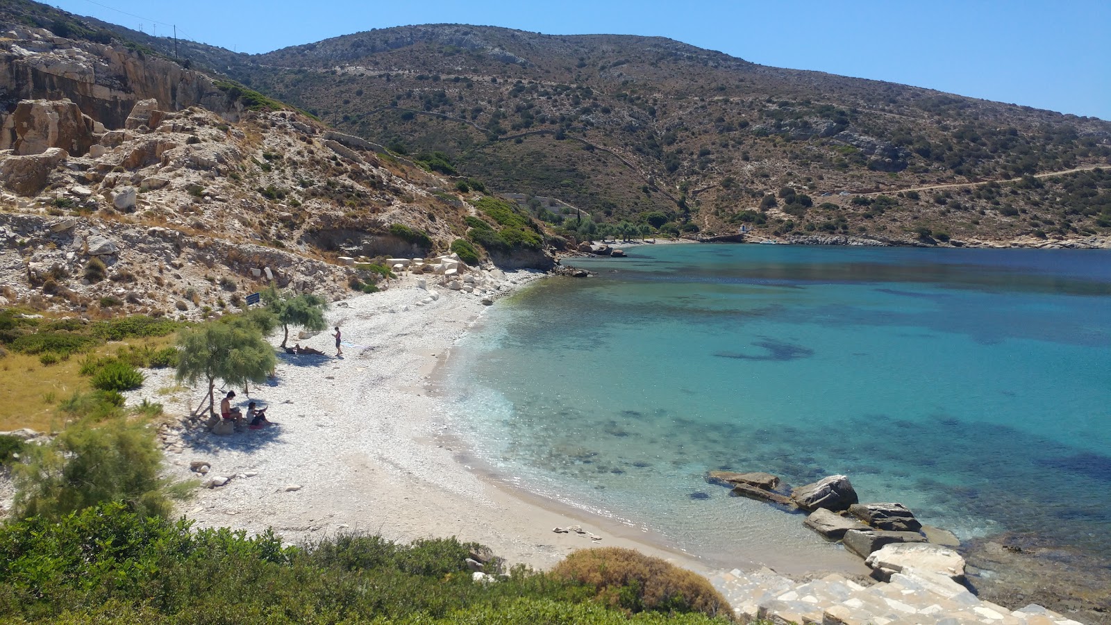 Petrokopio'in fotoğrafı beyaz çakıl taş yüzey ile