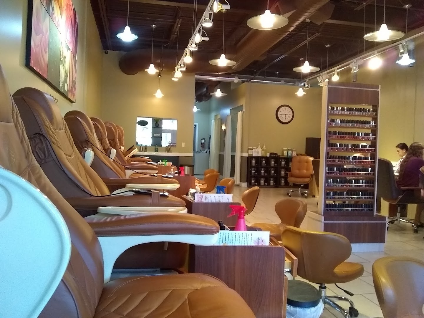 Essence Nails & Spa