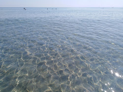 Platja Perellonet'in fotoğrafı - rahatlamayı sevenler arasında popüler bir yer