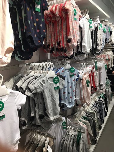 Stores to buy pants Oporto