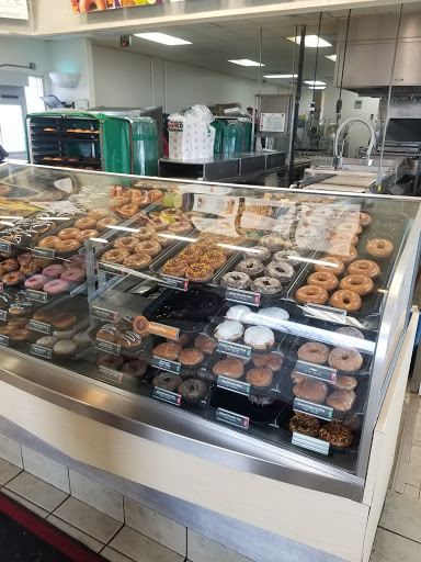 Bakery «Krispy Kreme Doughnuts», reviews and photos, 2900 S 108th St, Milwaukee, WI 53227, USA